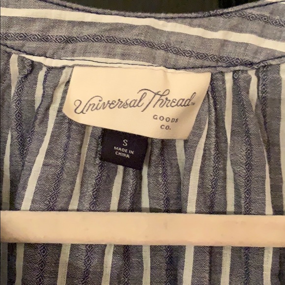 Universal Thread chambray top size s - Picture 2 of 4